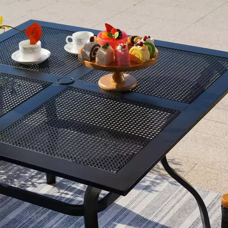 Ensemble de patio 5 pièces avec chaises pivotantes et table carrée en métal – Captiva Designs : Ensemble de mobilier de salle à manger d'extérieur