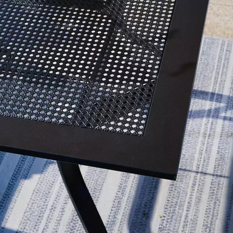 Table à dîner carrée 5 pièces en métal avec fauteuils et trou pour parasol - Captiva Designs : Ensemble résistant aux intempéries