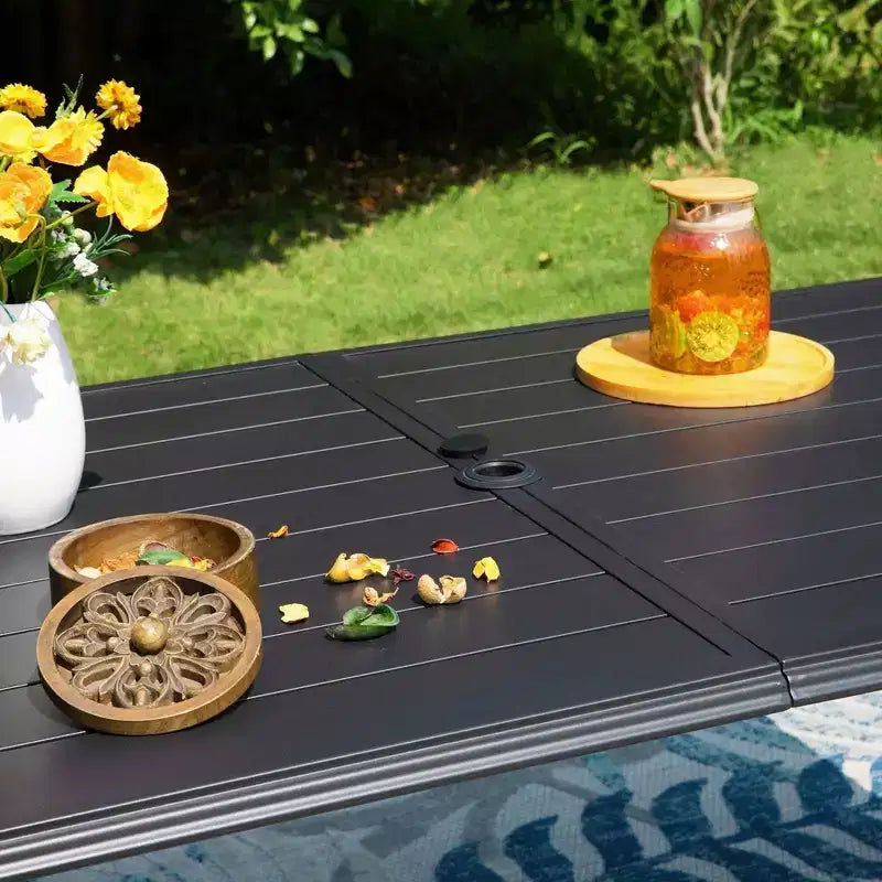 Ensemble repas d'extérieur 7 pièces avec table rectangulaire en acier avec trou pour parasol et chaises pivotantes – Captiva Designs : Résistant à la rouille, salon de jardin 6 personnes
