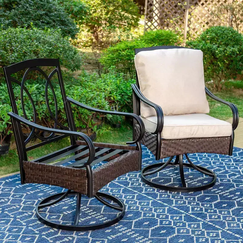 Ensemble de salle à manger extérieur 7 pièces avec chaises pivotantes avec coussins d'assise et de dossier et table en faux bois avec cadre en métal et trou pour parasol - Captiva Designs
