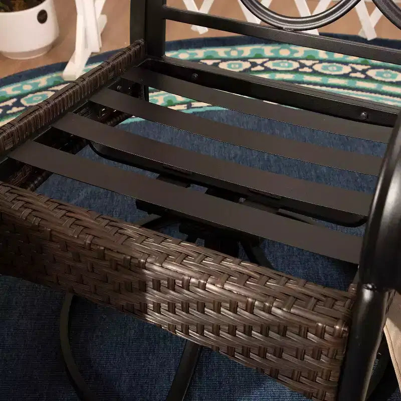 Ensemble de salle à manger extérieur 7 pièces avec chaises pivotantes avec coussins d'assise et de dossier et table en faux bois avec cadre en métal et trou pour parasol - Captiva Designs