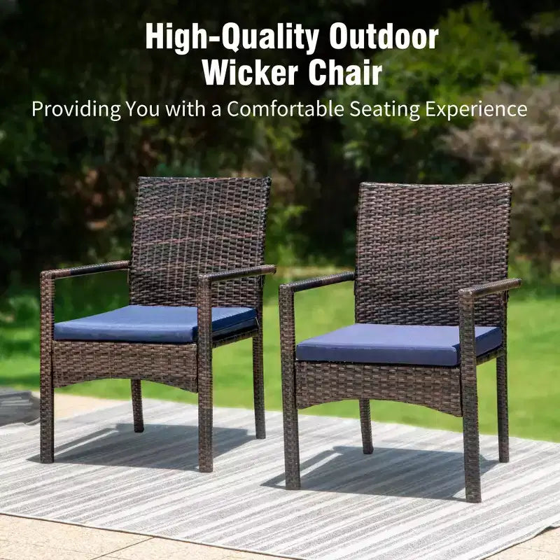 Captiva Designs – Ensemble de salle à manger 5 pièces pour patio, table à cadre en acier avec trou pour parasol et chaises en rotin avec coussins amovibles