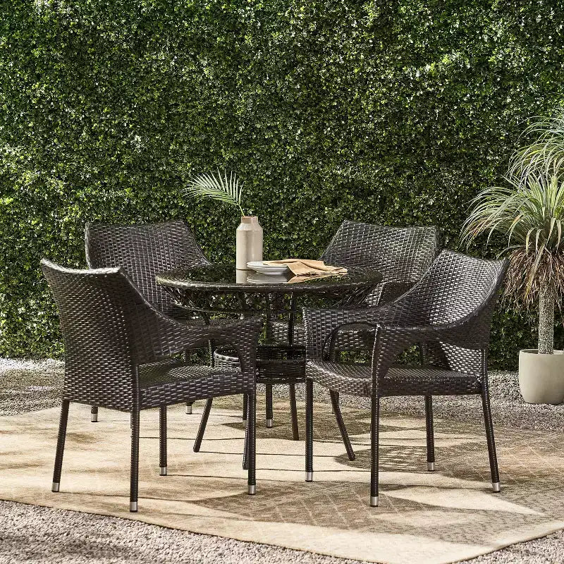 GDFStudio Blythe Ensemble repas de 5 pièces en osier et verre trempé pour l'extérieur