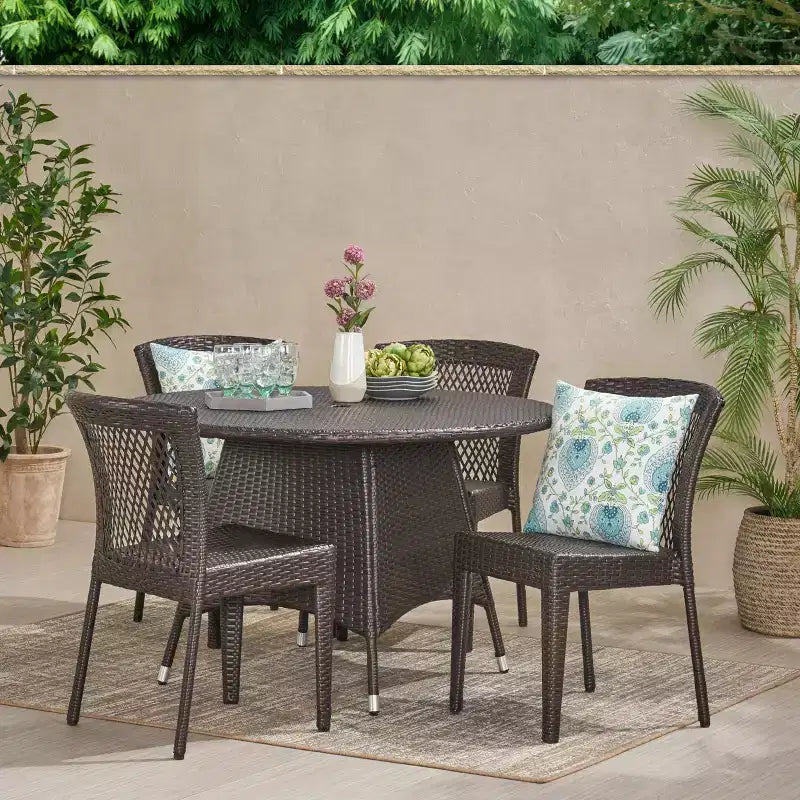 Ensemble de salle à manger d'extérieur GDFStudio Holmes 5 pièces en osier avec table ronde et trou pour parasol