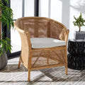 Sillón Jessica de ratán con cojín blanco y acabado en color miel