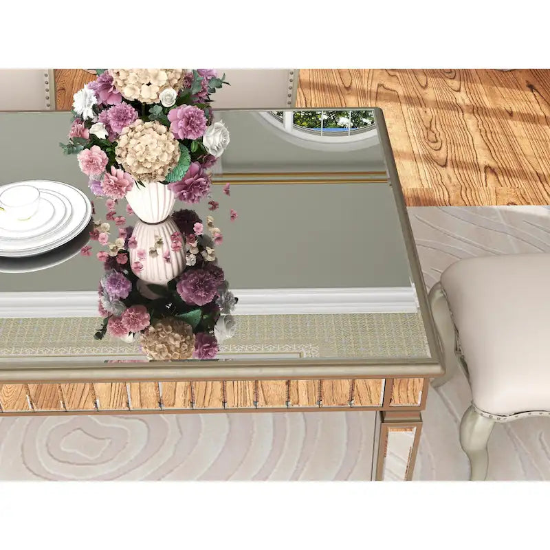 Mesa de comedor rectangular crema y dorada, capacidad para 8 personas