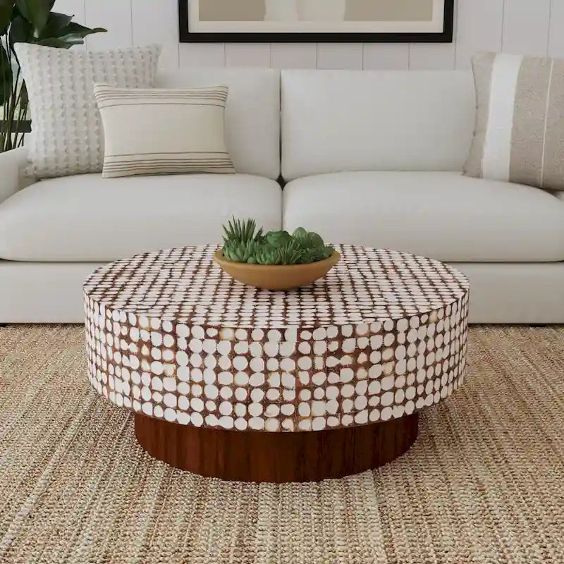 Table basse ronde à pied Mila Coconut Shell par East at Main